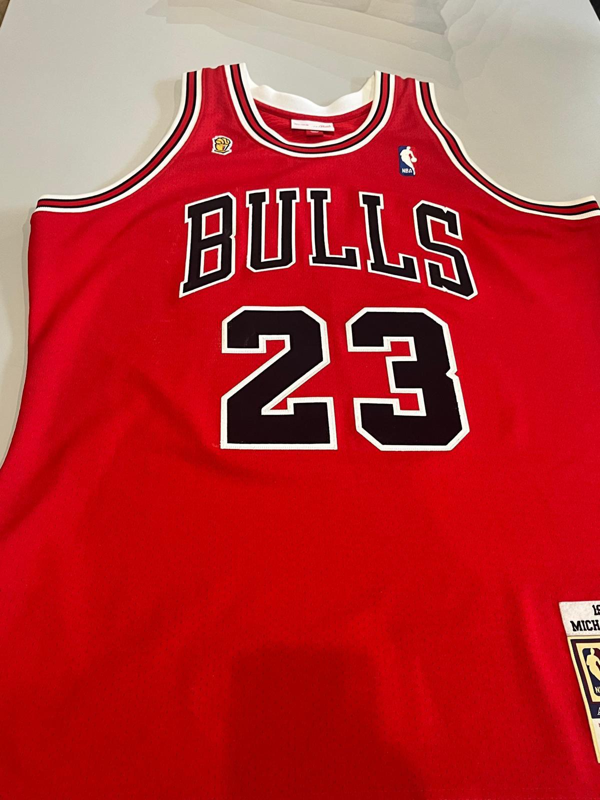 MICHAEL JORDAN #23 AUTOGRAPHED BULLS JERSEY AUTHENTICATED